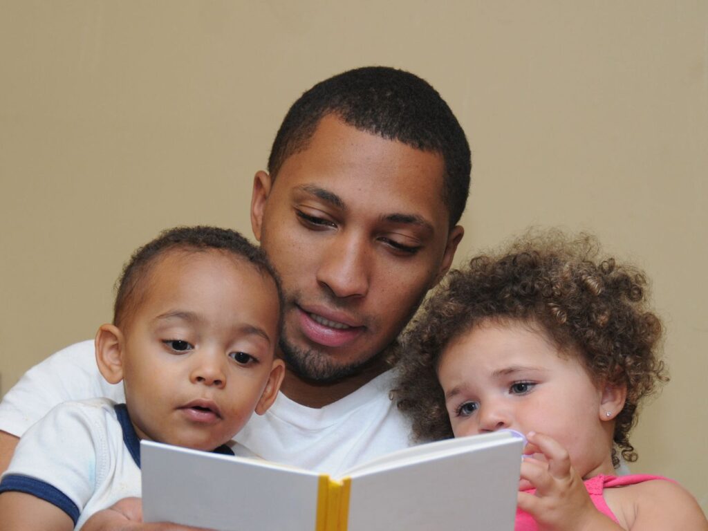 hands-on-dad-reading-with-his-kids